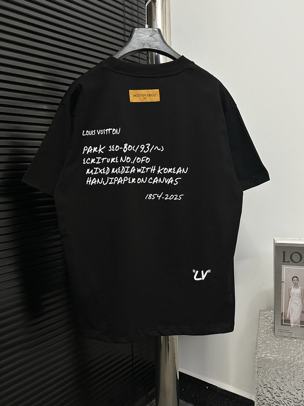 Ba1en*iaga clothes
