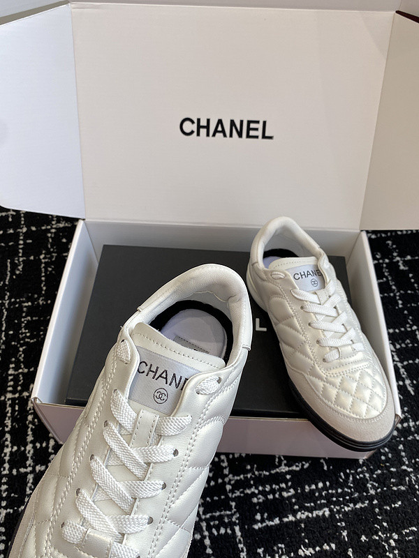 Ch**el sneaker