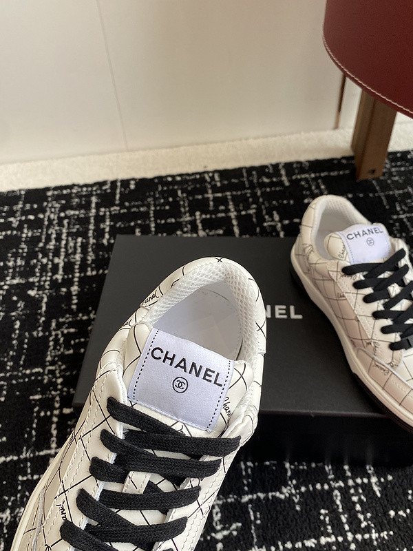 Ch**el sneaker