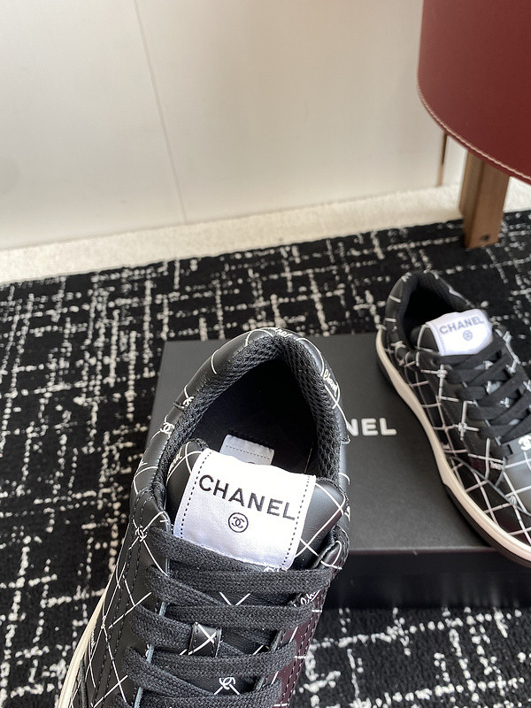 Ch**el sneaker