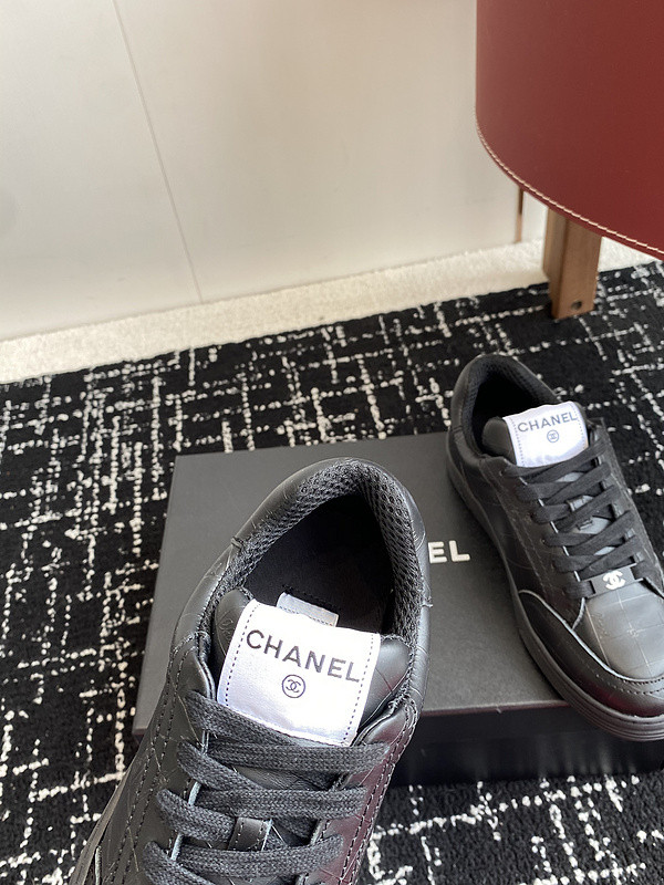 Ch**el sneaker