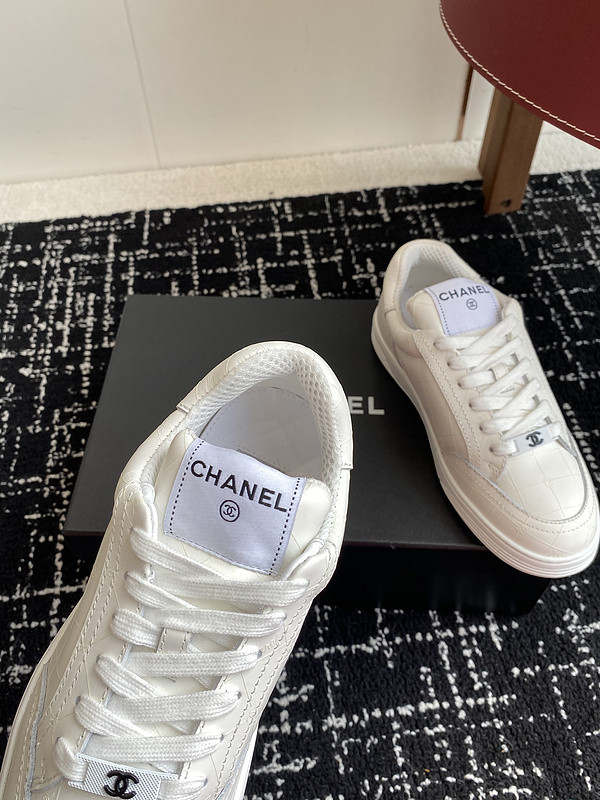 Ch**el sneaker