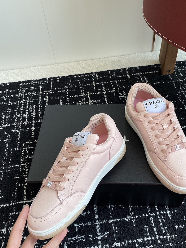 Ch**el sneaker