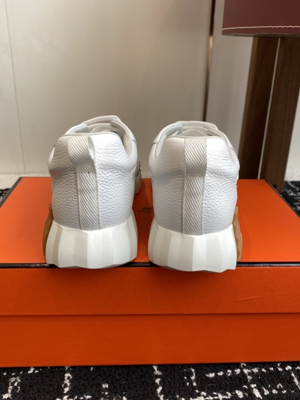 H**me5 sneaker