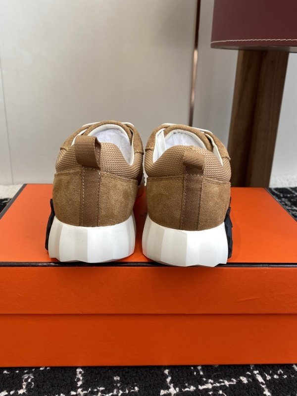 H**me5 sneaker
