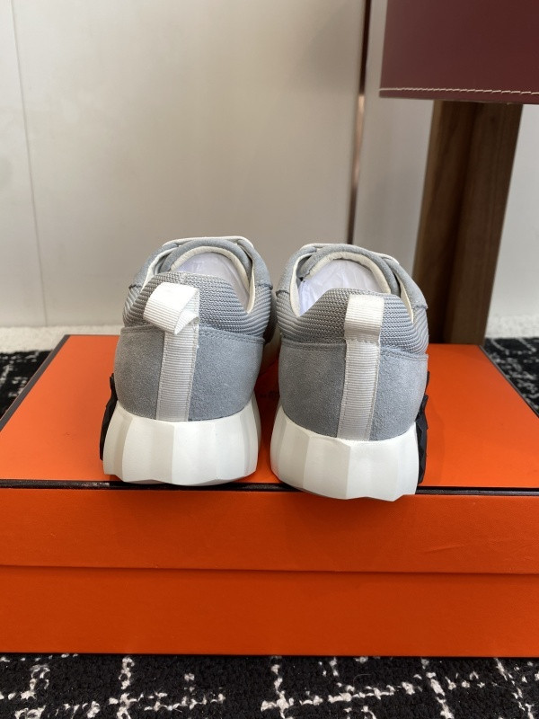 H**me5 sneaker