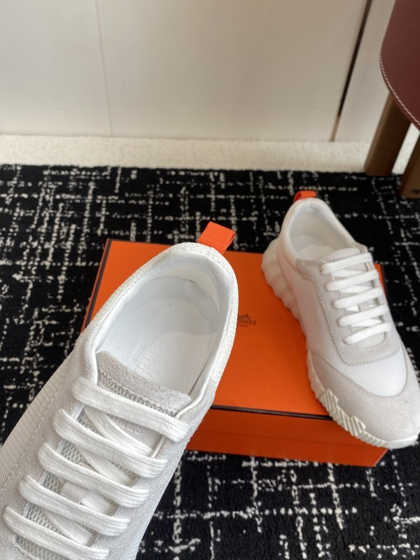 H**me5 sneaker