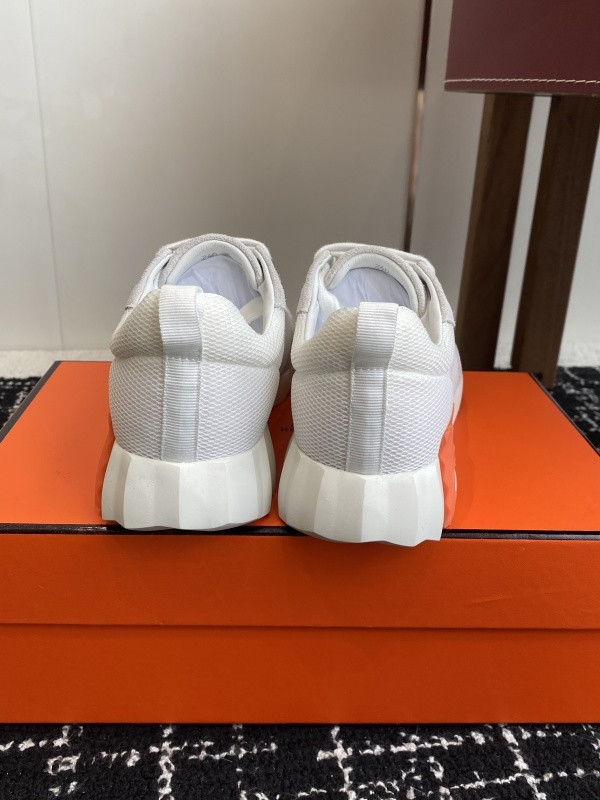 H**me5 sneaker