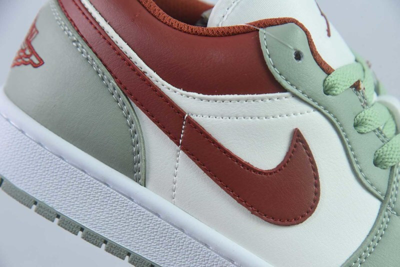 Air Jordan 1 Low 