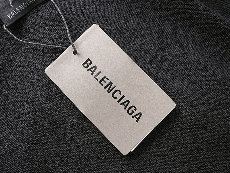 Ba1en*iaga clothes