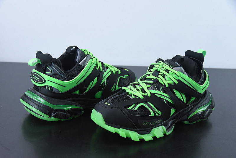 bc track sneaker