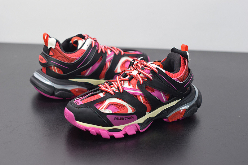 bc track sneaker