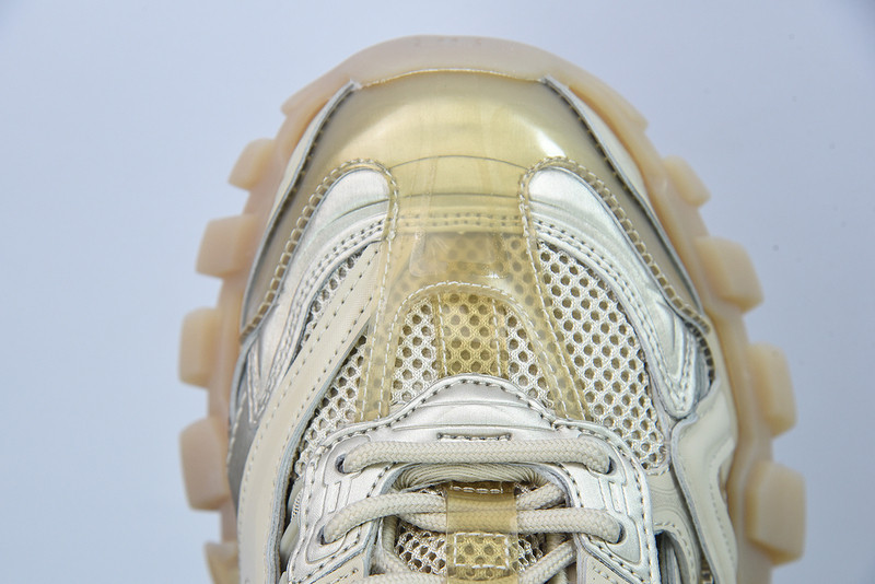 bc track sneaker