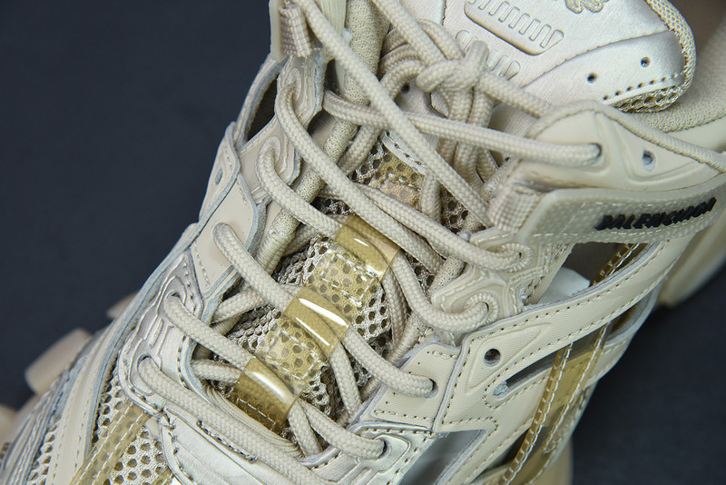 bc track sneaker