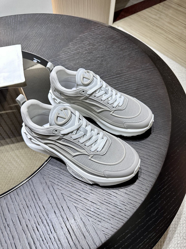 Va1e*ntin0 sneaker