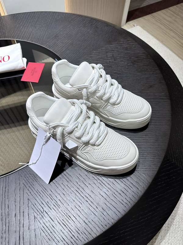 Va1e*ntin0 sneaker