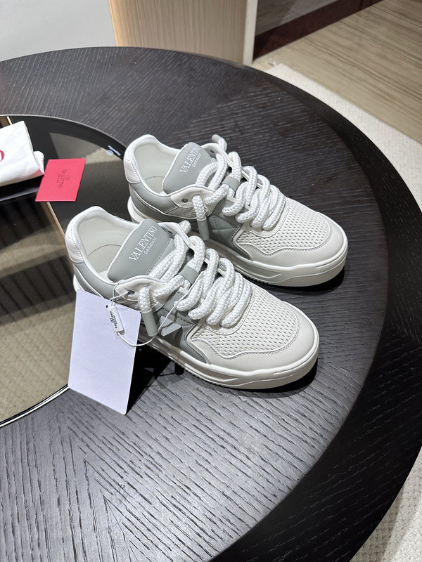 Va1e*ntin0 sneaker