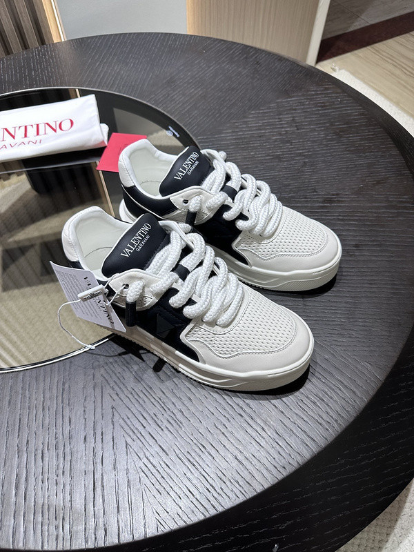 Va1e*ntin0 sneaker