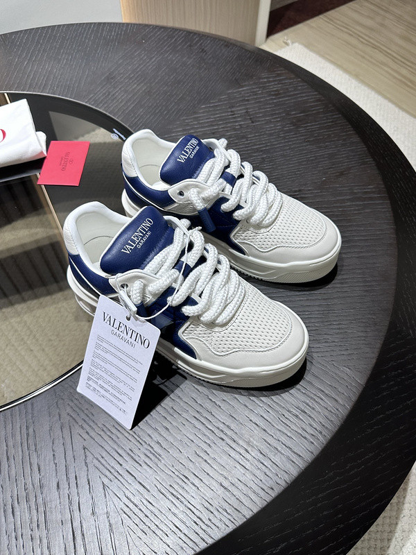 Va1e*ntin0 sneaker
