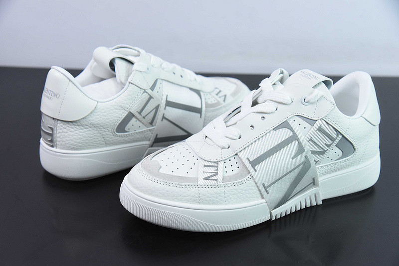 Va1e*ntin0 sneaker