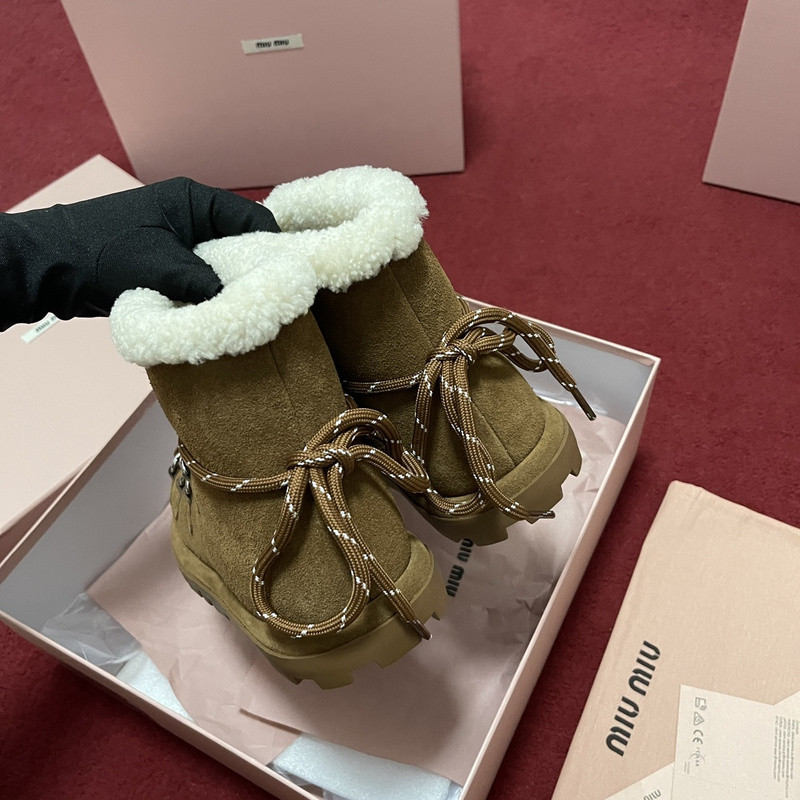 M1um1u sneaker