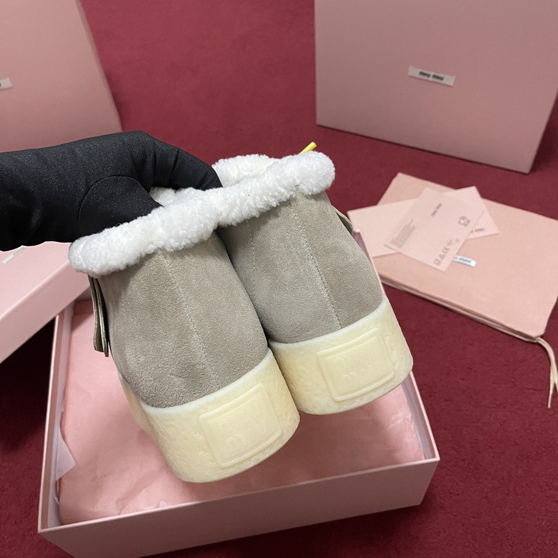 M1um1u sneaker