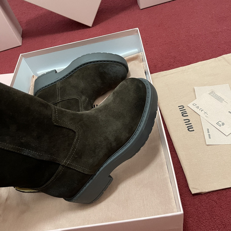 M1um1u sneaker