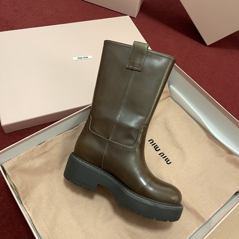 M1um1u sneaker