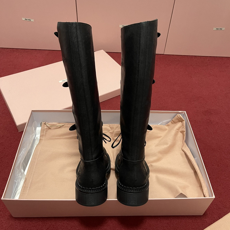 M1um1u sneaker