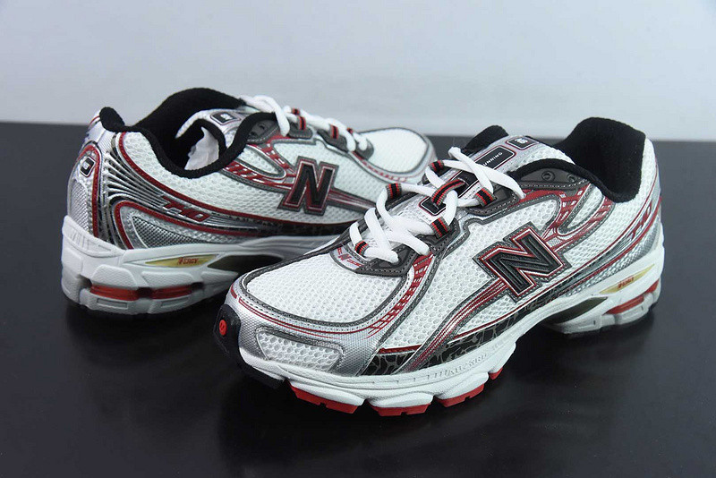 NEW BALANCE SNEAKER