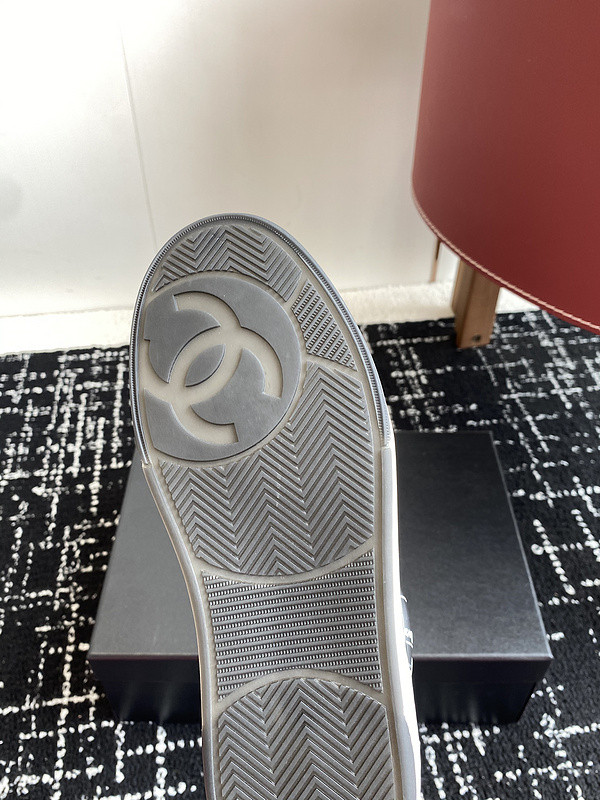 Ch**el sneaker