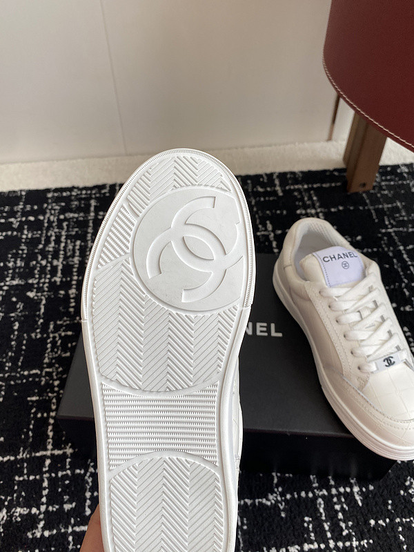 Ch**el sneaker
