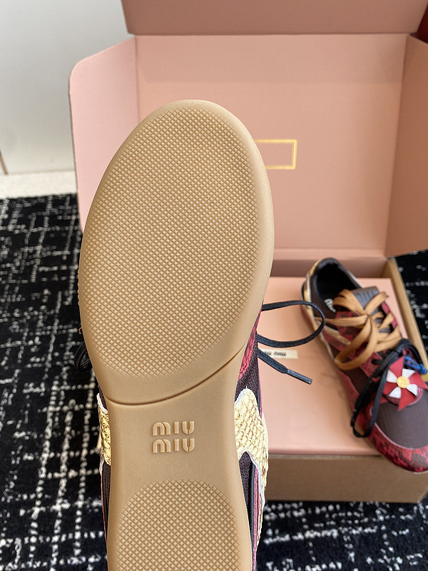M1um1u sneaker