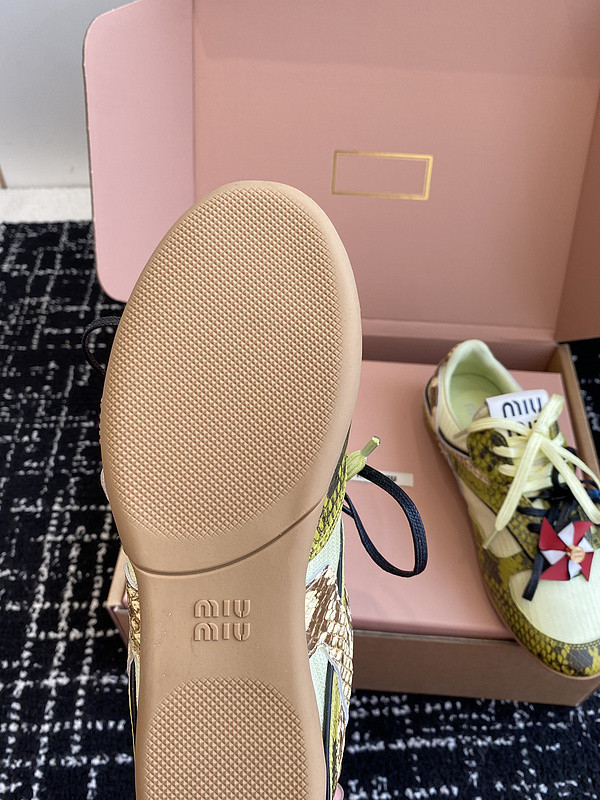 M1um1u sneaker