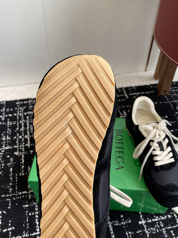 b0tt*ga Ven*ta sneaker