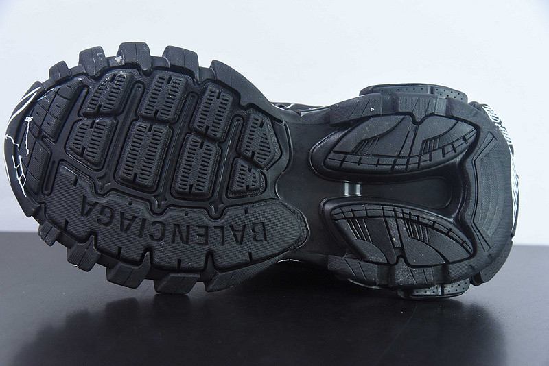 bc track sneaker