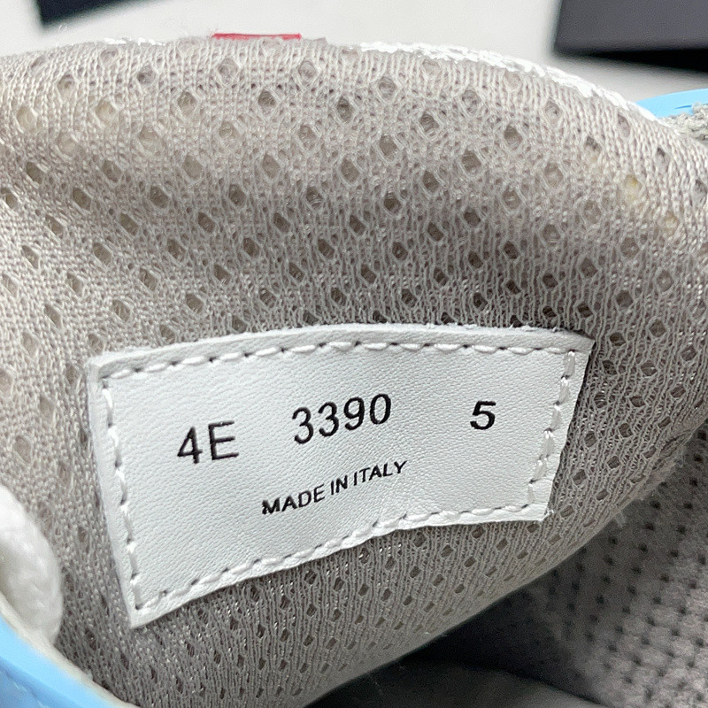 pr sneaker