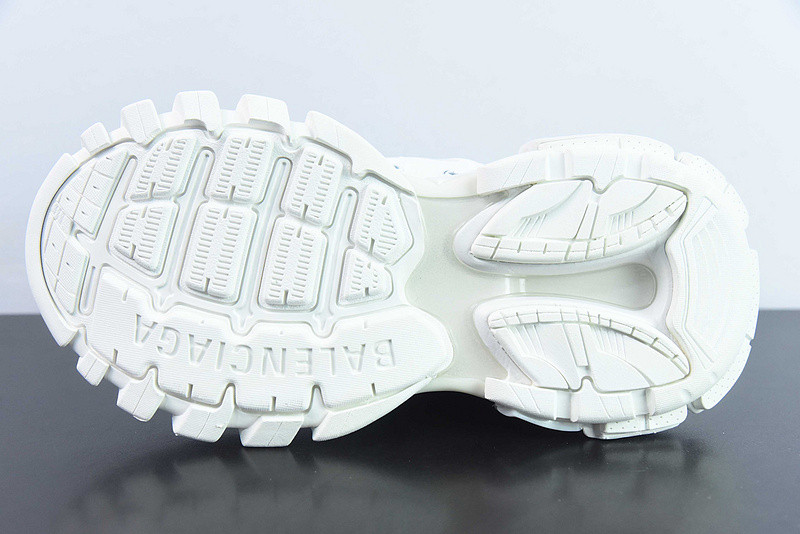 bc track sneaker