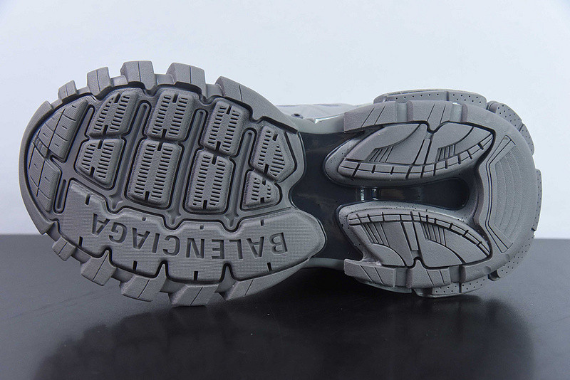 bc track sneaker