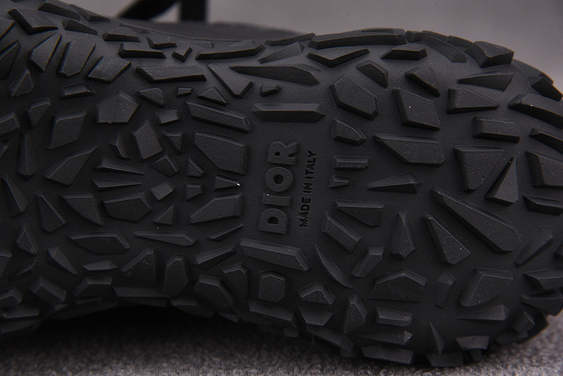 dio* sneaker