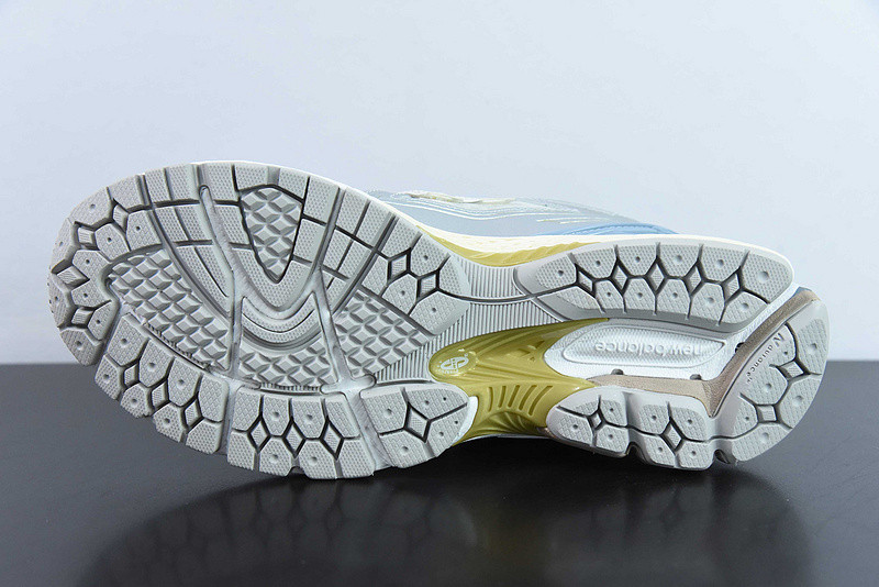new balance sneaker