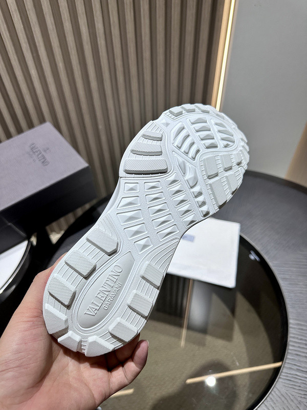 Va1e*ntin0 sneaker