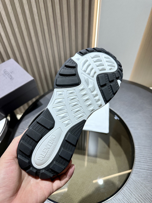 Va1e*ntin0 sneaker