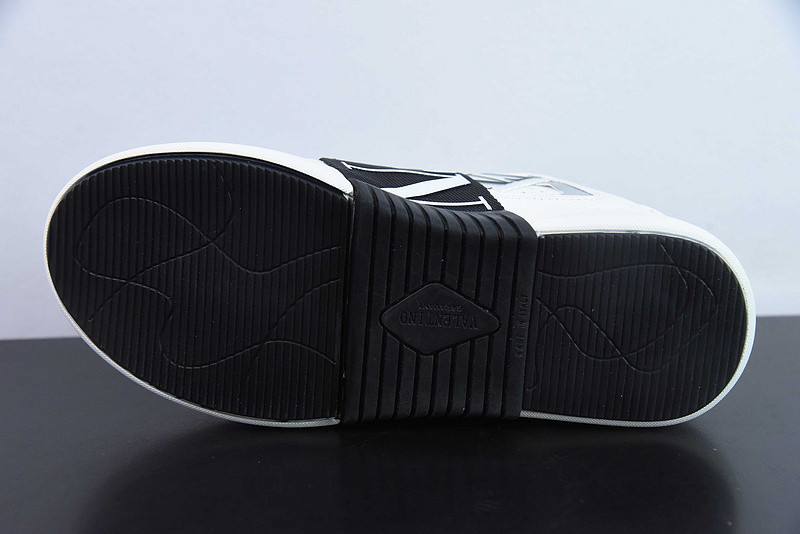 Va1e*ntin0 sneaker