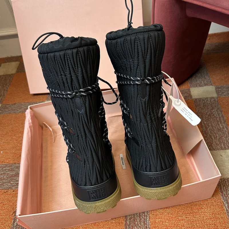 M1um1u sneaker
