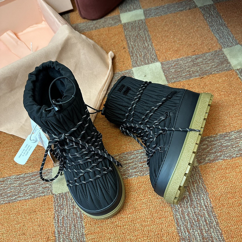 M1um1u sneaker