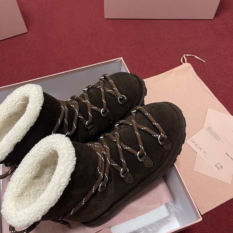 M1um1u sneaker