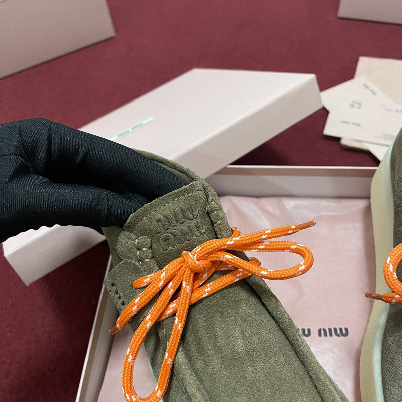 M1um1u sneaker