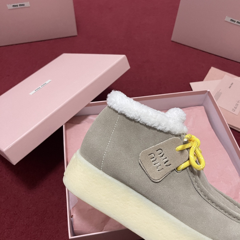 M1um1u sneaker