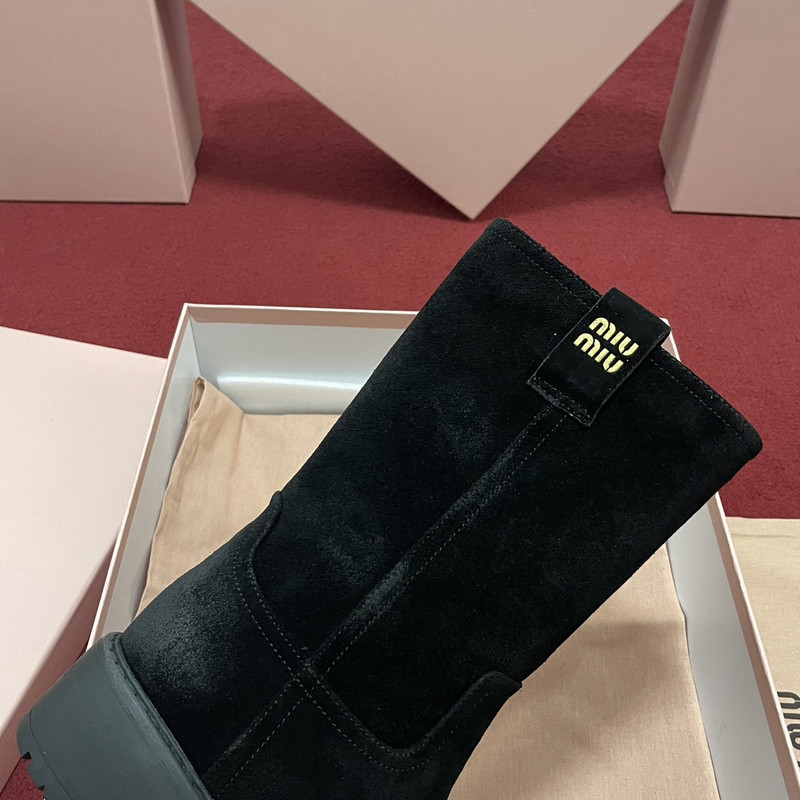M1um1u sneaker